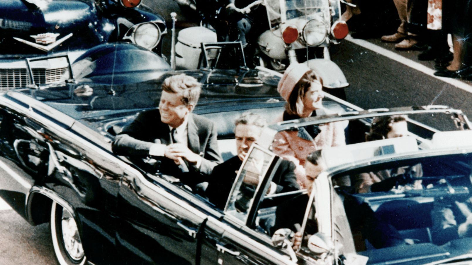 La reconocida imagen de John F. Kennedy en Dallas segundos antes de su asesinato