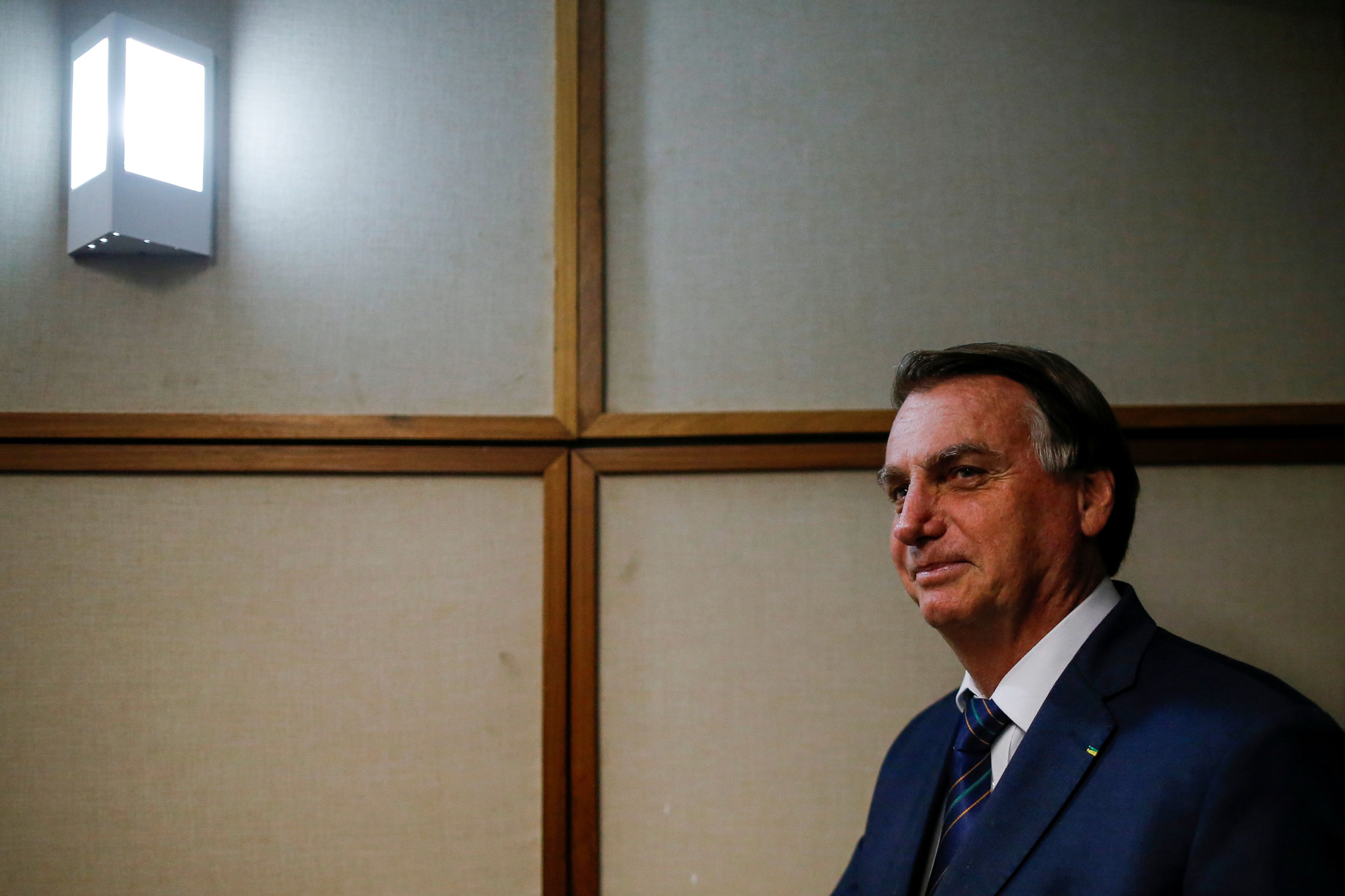 Jair Bolsonaro paga en lo político las facturas de su negacionismo sobre la pandemia