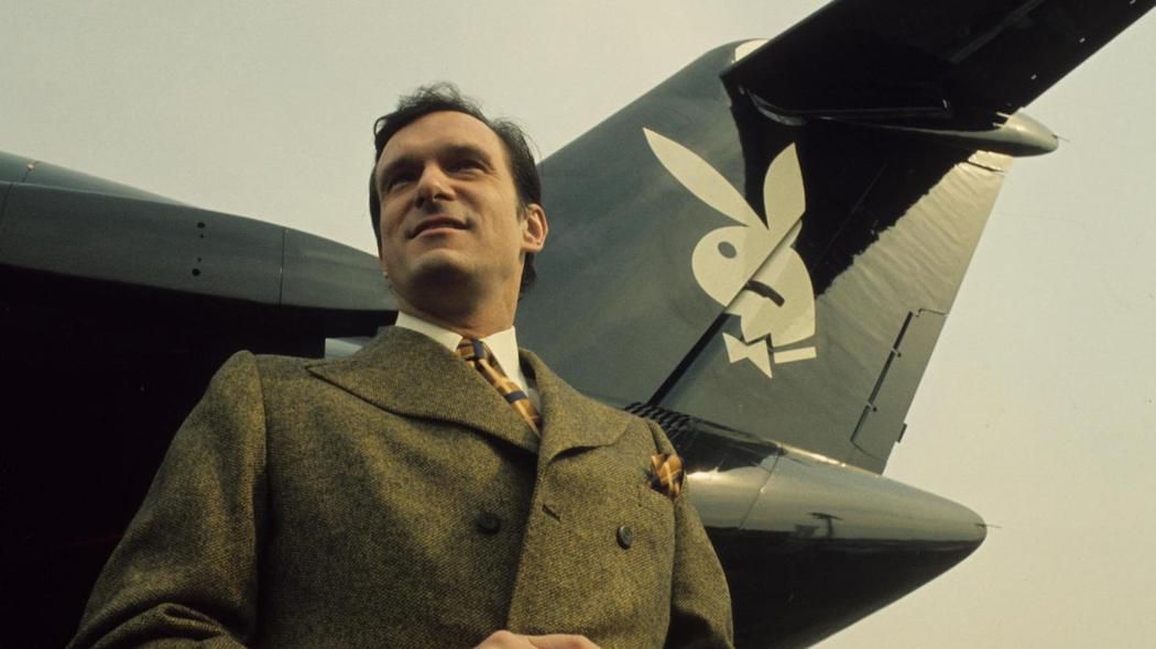 Jet privado de Hugh Hefner, llamado Big Bunny. Flanqueado por el logotipo de Playboy, el avión es un McDonnell Douglas DC-9 que le habría costado al propietario 5,5 millones de dólares, según Architectural Digest. Foto por Greenslade/Zuma Press/PA Images