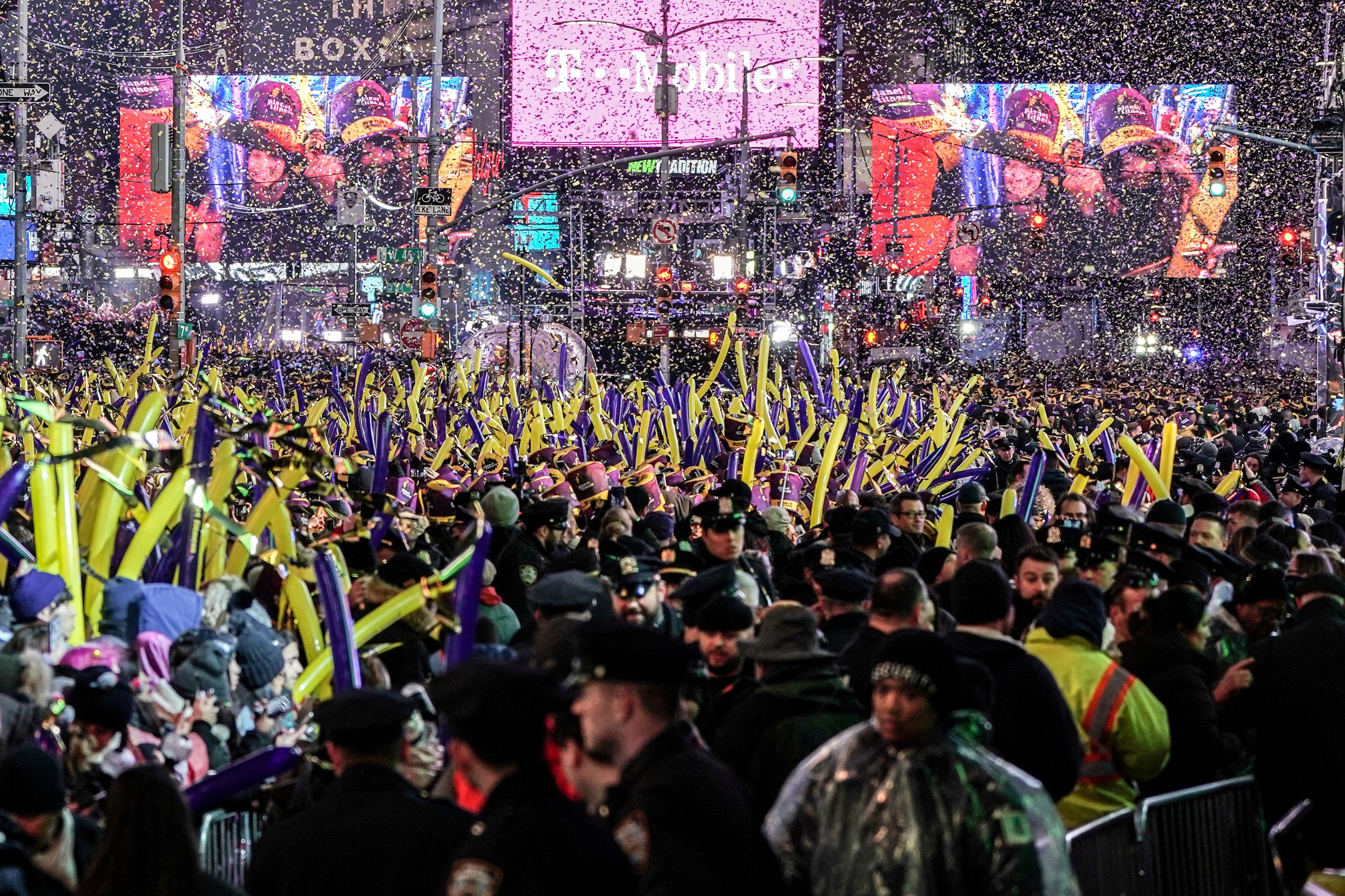 FOTO DE ARCHIVO: Celebraciones de Año Nuevo en Times Square, en el barrio de Manhattan de la ciudad de Nueva York, Estados Unidos, el 31 de diciembre de 2019.REUTERS/Jeenah Moon