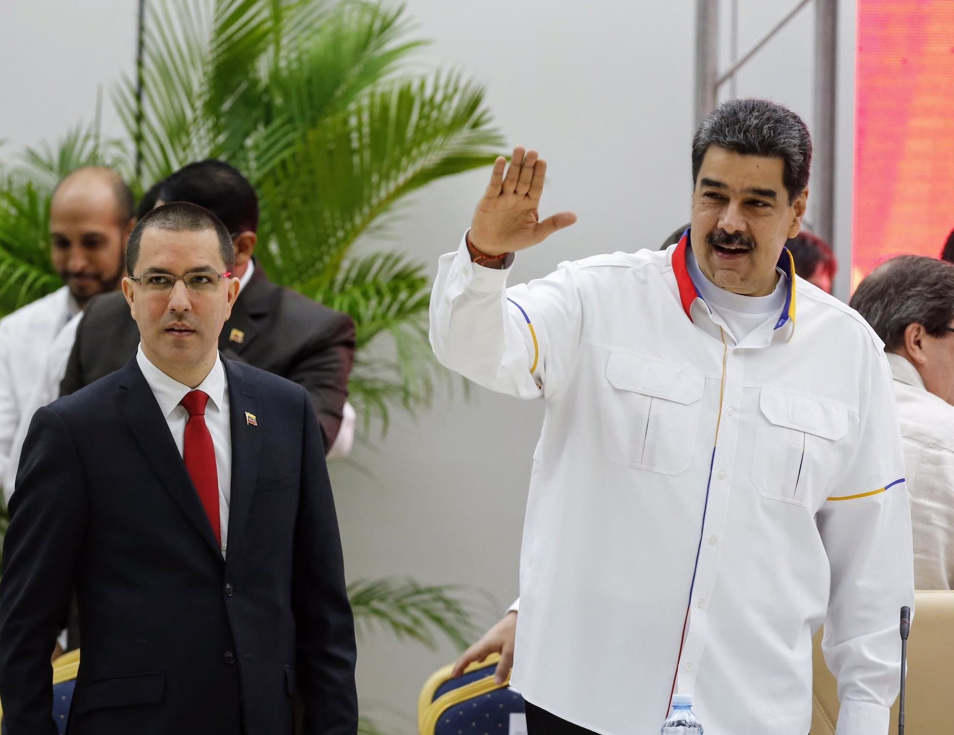 Pese a no votar en Barinas, el dictador Nicolás Maduro designó a Jorge Arreaza como candidato a la gobernación del estado llanero (EFE/Ernesto Mastrascusa)