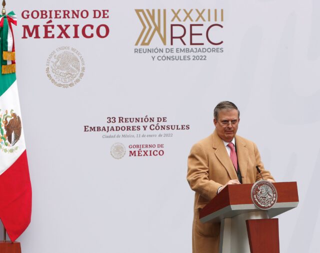 Despliegue diplomático de México crece a la par que protagonismo de canciller
