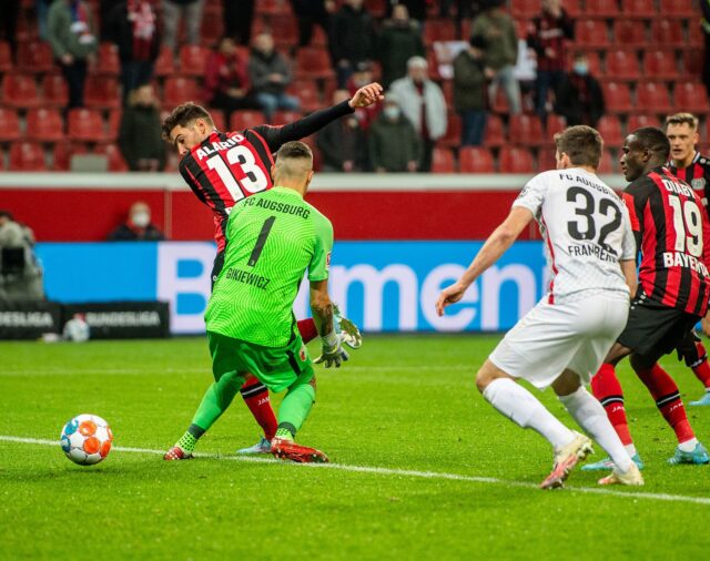 El exquisito gol de taco con caño de Lucas Alario en la aplastante victoria del Bayer Leverkusen