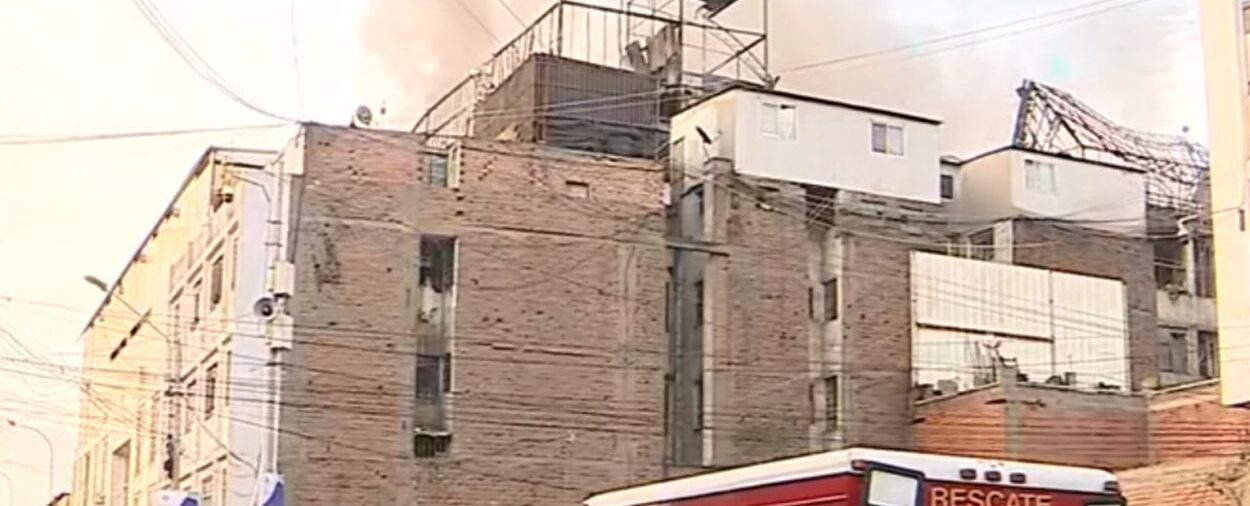 Incendio en Mesa Redonda: Bomberos logran controlar el fuego a tres días del suceso