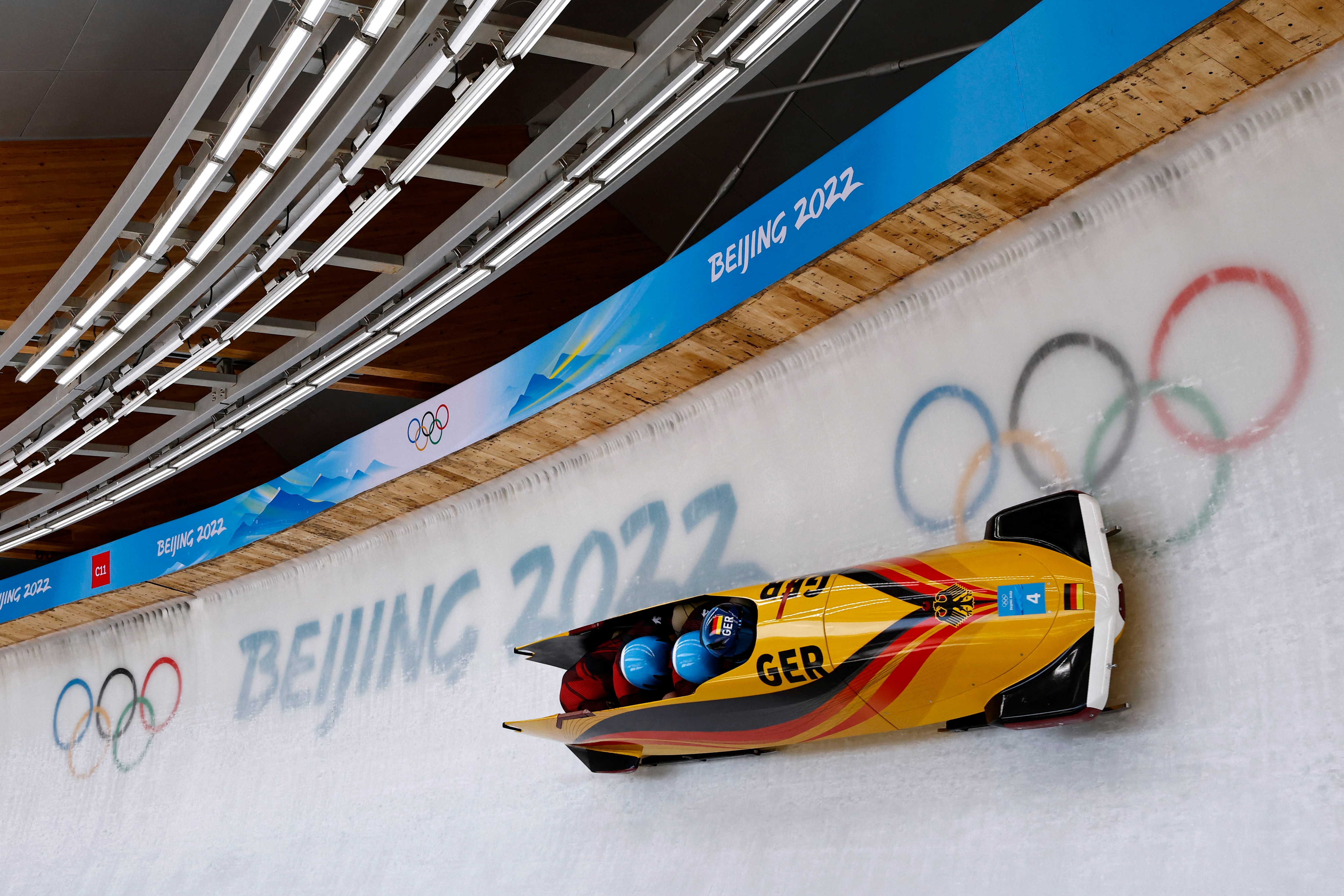 2022 Beijing Olympics - Bobsleigh - 4-man Heat 2 - National Sliding Centre, Beijing, China - February 19, 2022. Francesco Friedrich of Germany, Thorsten Margis of Germany, Candy Bauer of Germany and Alexander Schueller of Germany in action. REUTERS/Thomas Peter