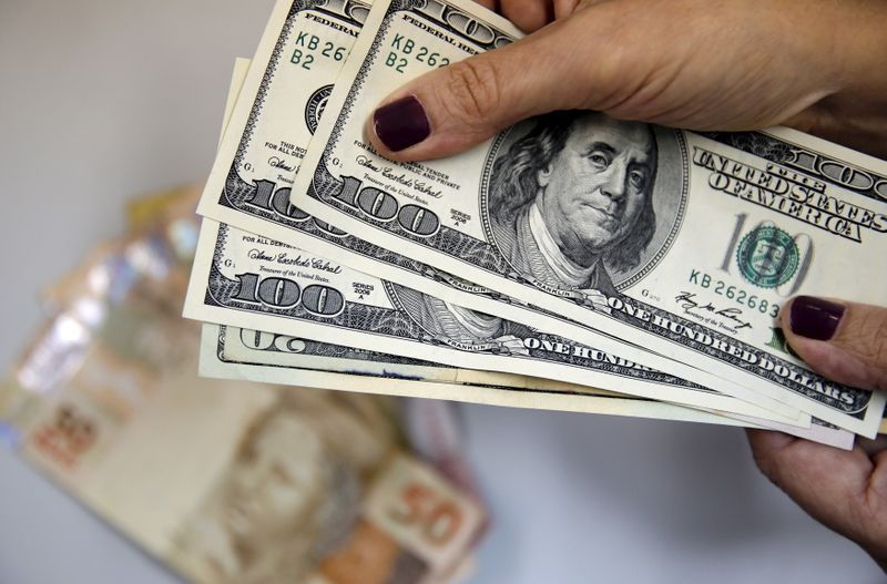 El dólar reaccionó con moderación a la interna oficialista