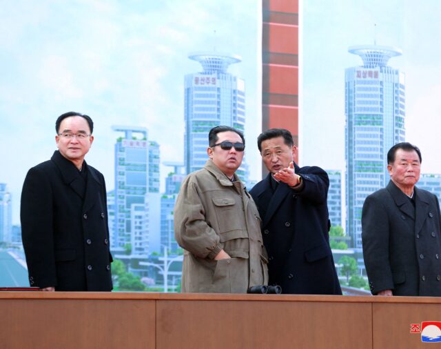 Kim Jong-un asistió a un acto en Corea del Norte por el 80 aniversario del nacimiento de su padre