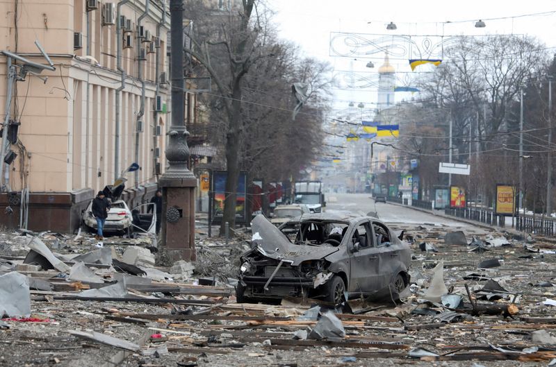 Imágenes de Jarkov que recorrieron el mundo. El área cerca del edificio de la administración regional fue alcanzado por un ataque con misiles