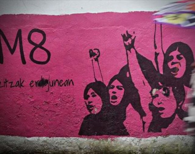 Manifestaciones del Día de la Mujer se toman las calles de Bogotá y TransMilenio suspende operaciones en algunas estaciones