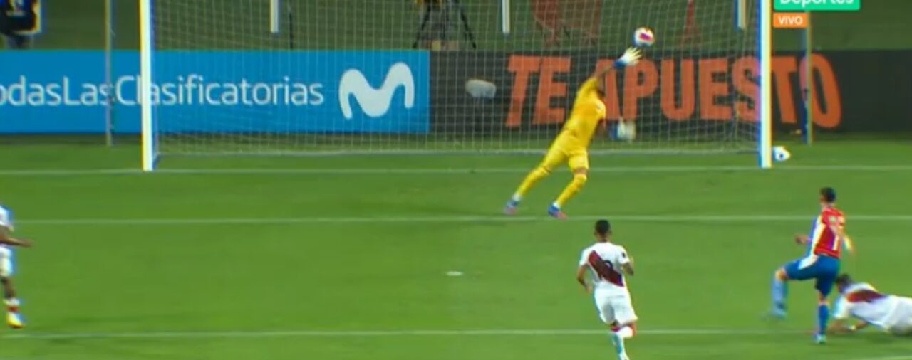 Yoshimar Yotún se equivocó en salida y la ‘albirroja’ casi empata en Perú vs. Paraguay