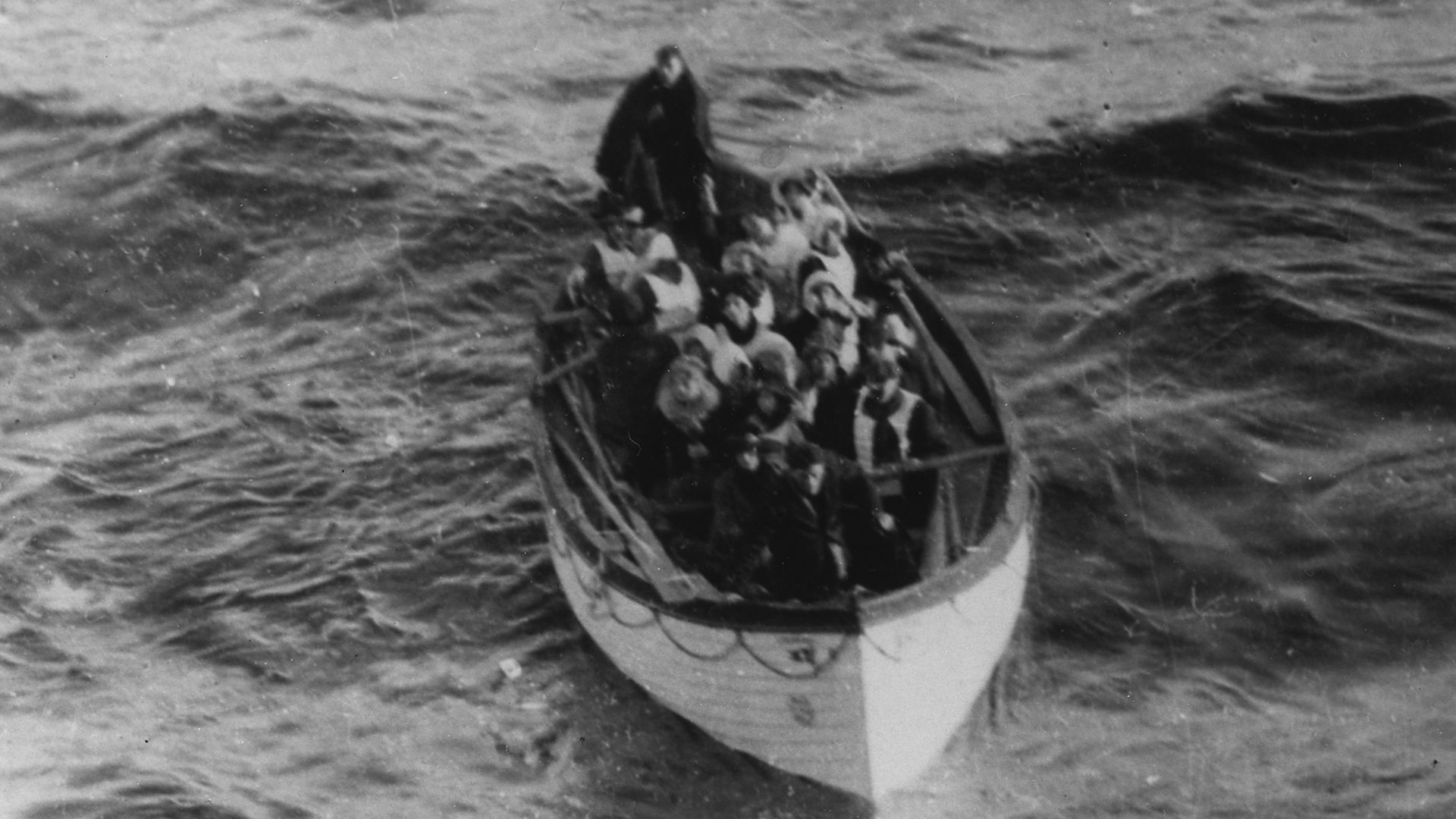 El bote 6 del Titanic en una foto sacada por un pasajero del Carpathia