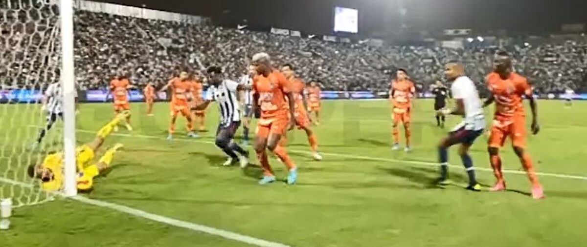 Arley Rodríguez casi marca un golazo de taco en el Alianza vs César Vallejo por la Liga 1