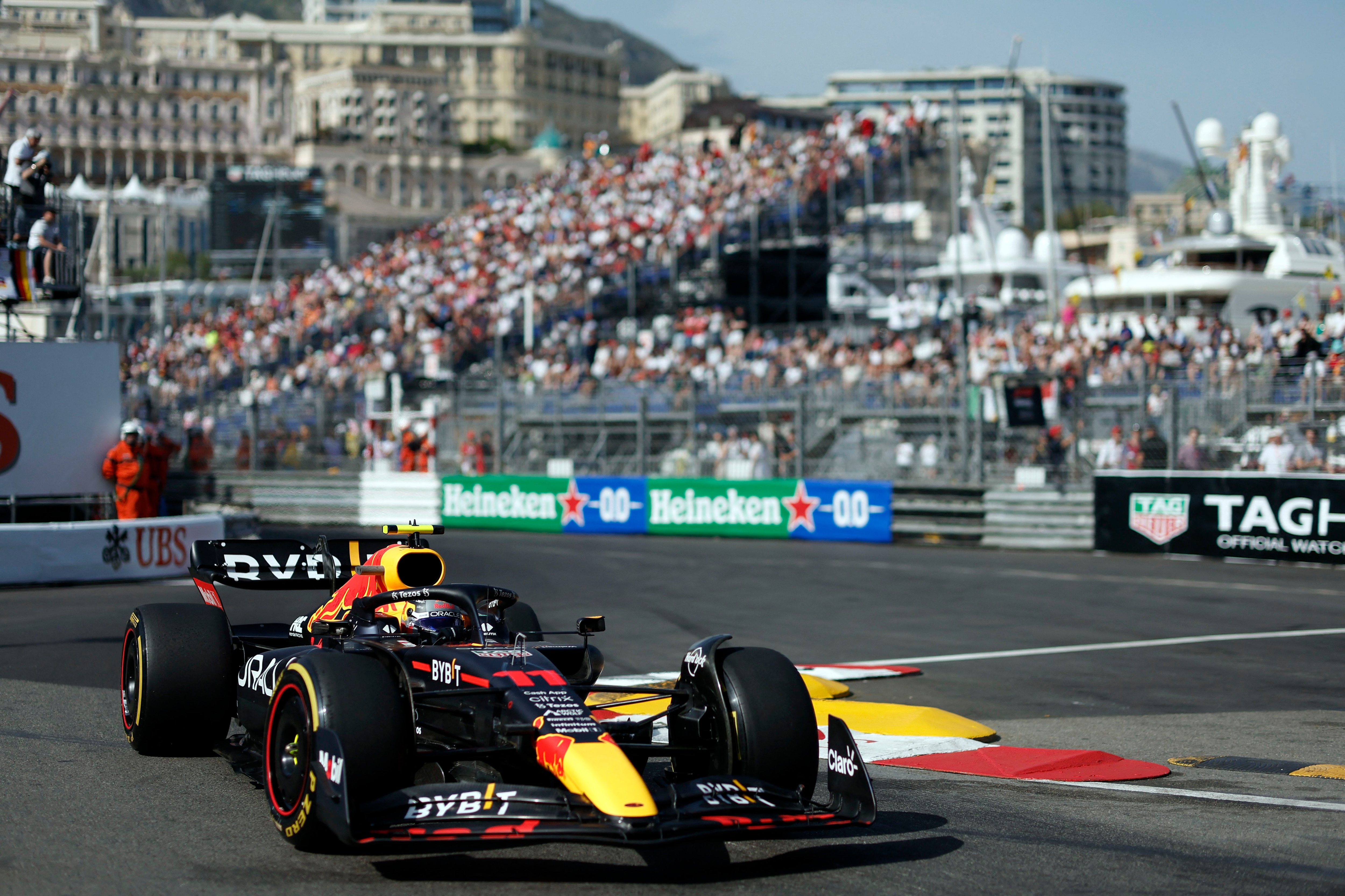 Checo Pérez largará desde la tercera posición del GP de Mónaco. (Foto: REUTERS/Benoit Tessier)