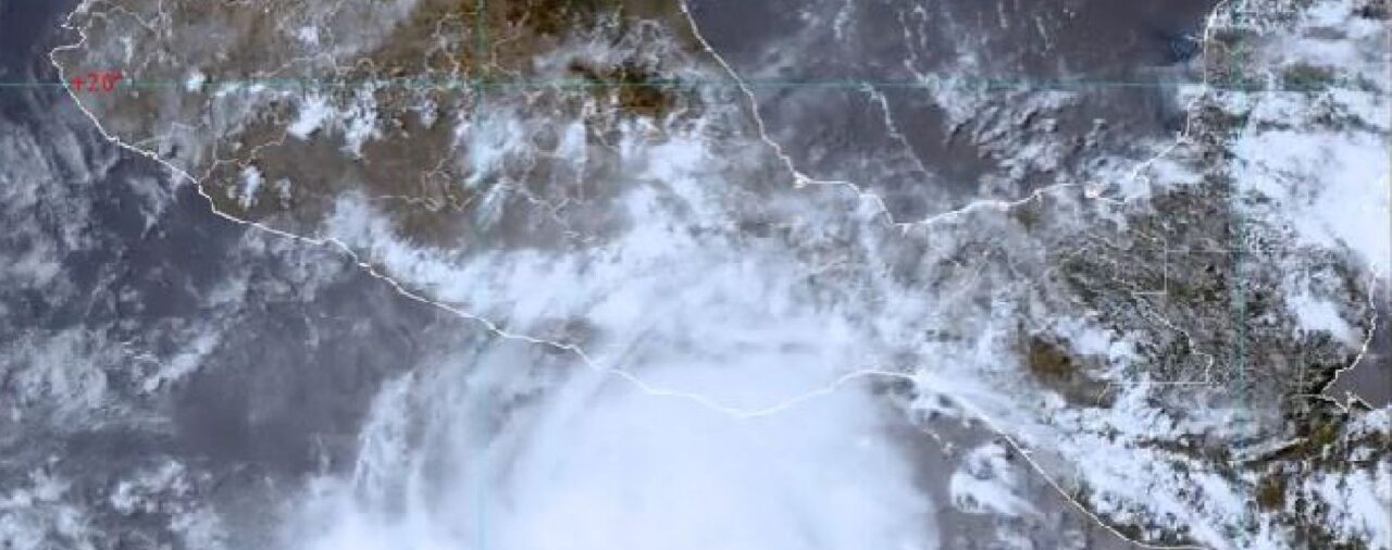 Huracán Agatha tocó tierra como categoría 2 (165 km/h) en Oaxaca