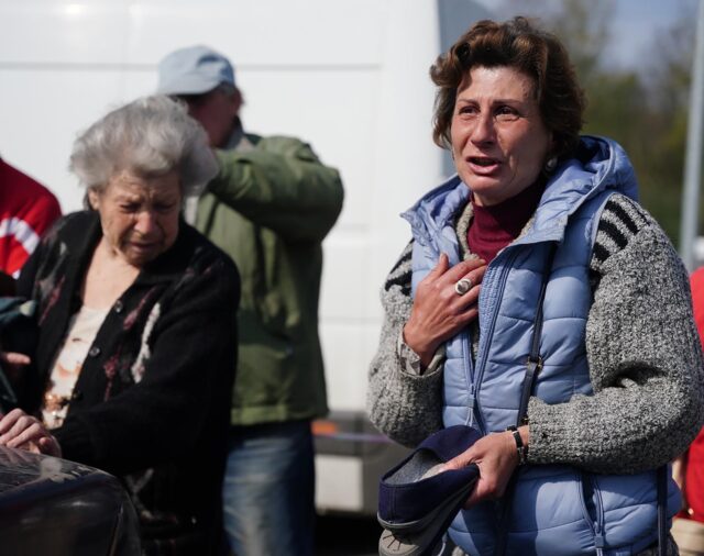 Infobae en Ucrania: treinta refugiados escaparon de Mariupol y llegaron a Zaporizhzhia atravesando 21 controles rusos