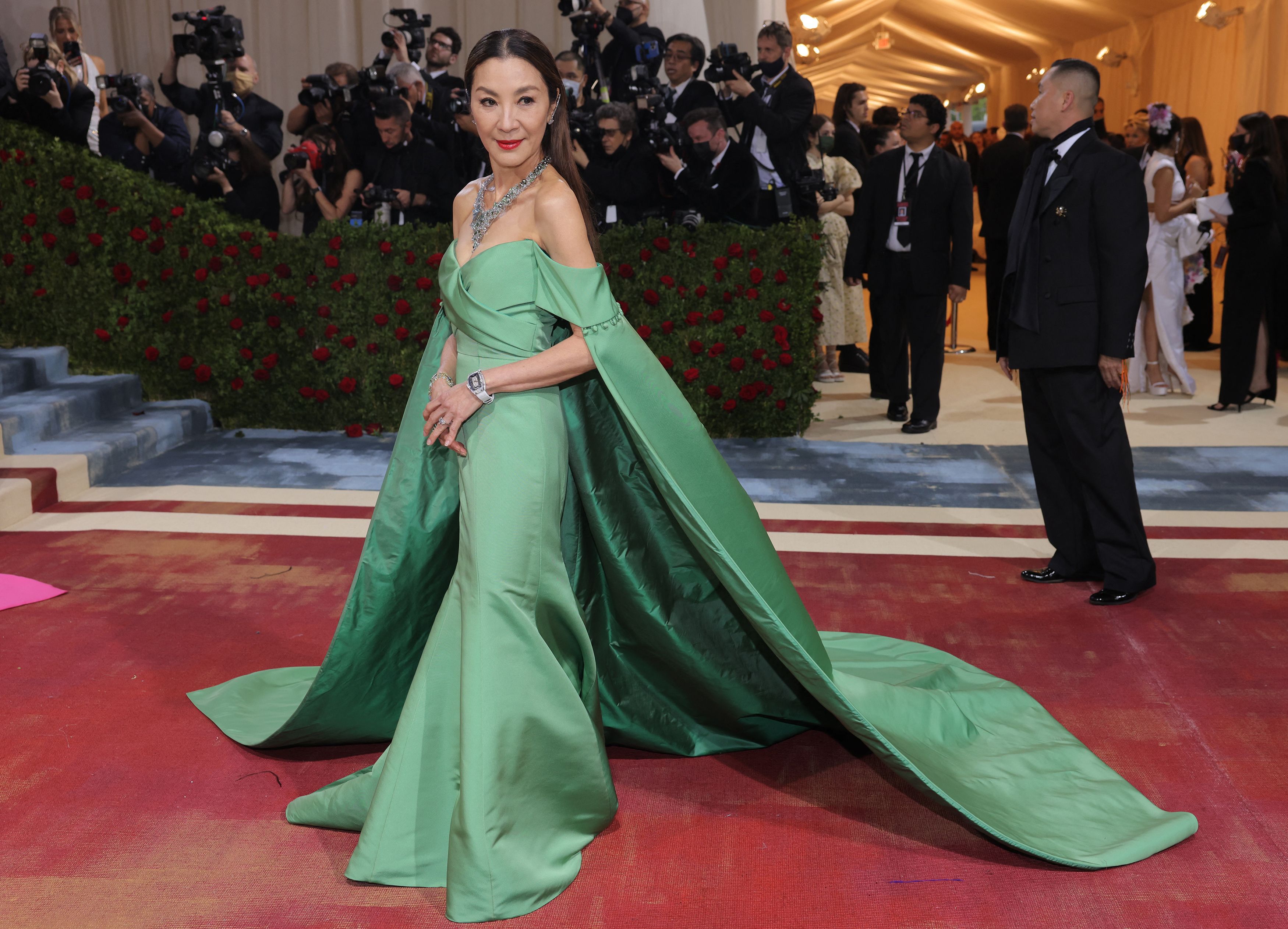 Con un impresionante vestido verde de Prabal Gurung, la actriz Michelle Yeoh se robó todas las miradas la alfombra roja
REUTERS/Andrew Kelly