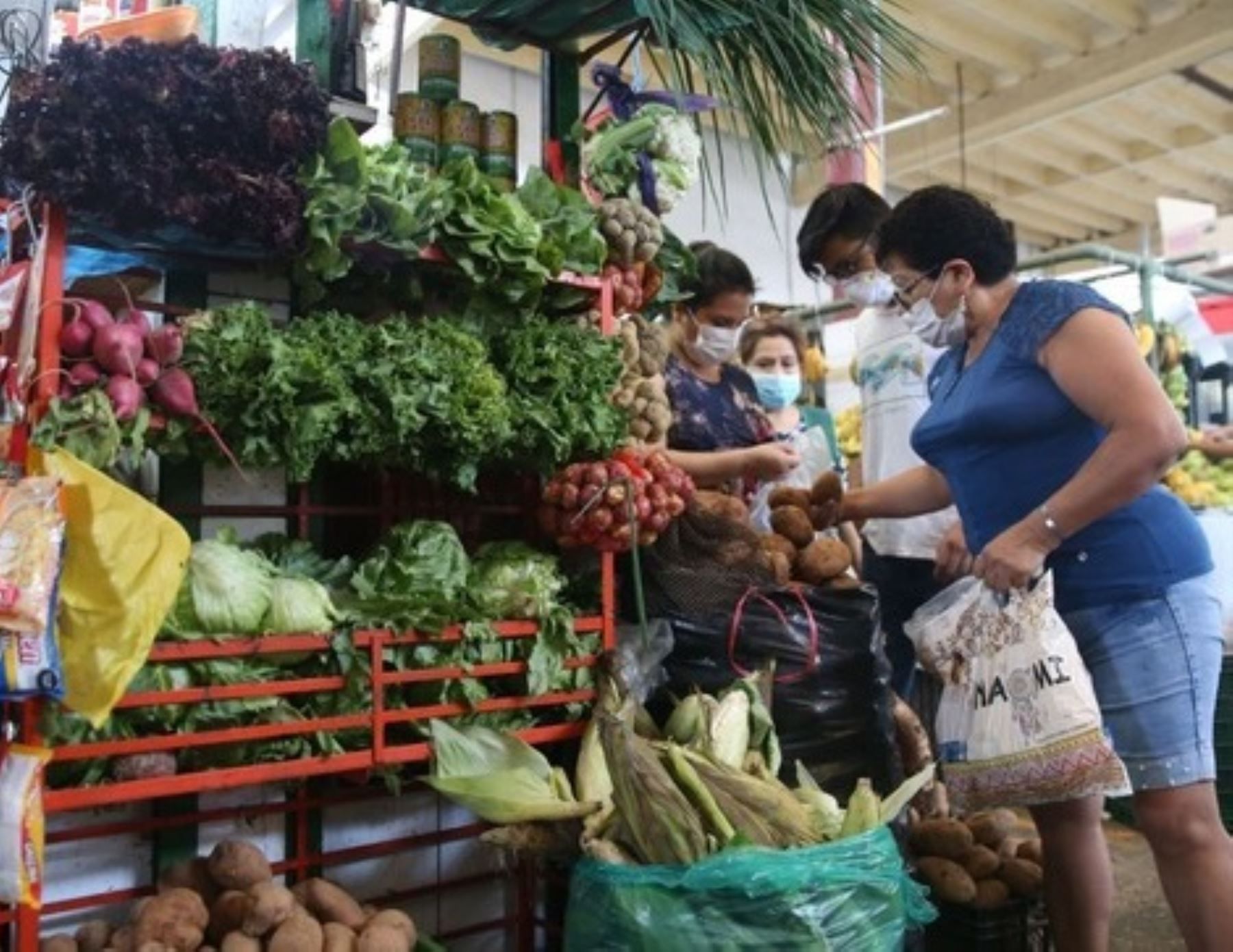 Precio de alimentos sigue al alza en el Perú