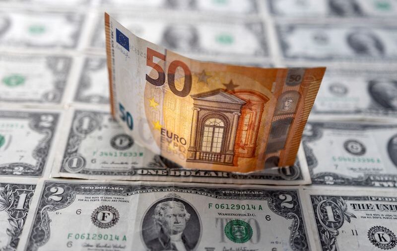 En medio de la creciente inflación y el temor a una recesión, cae el euro y se cotiza cerca de la paridad con el dólar