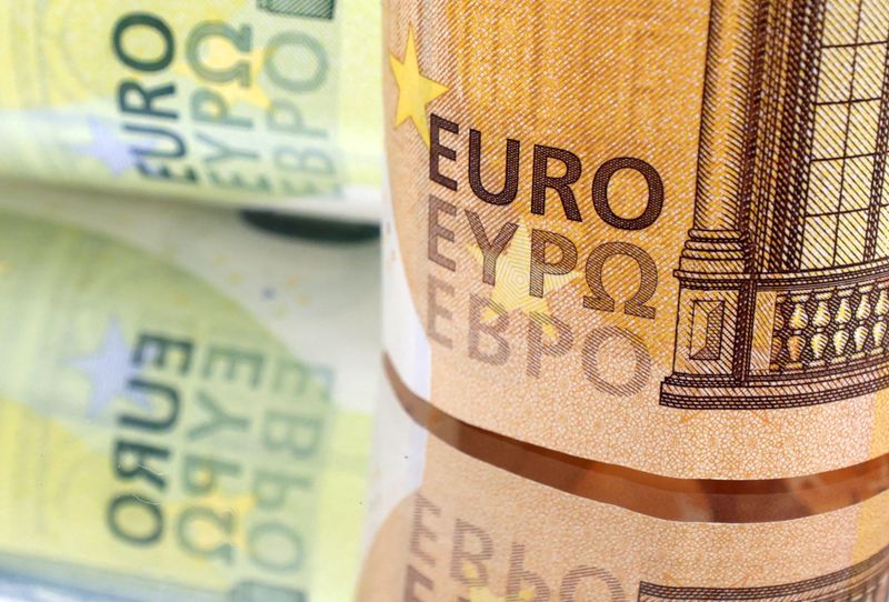 Imagen de archivo ilustrativa de billetes de euro tomada el 17 de julio de 2022. REUTERS/Dado Ruvic/Ilustración/Archivo