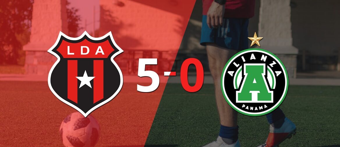 Alajuelense goleó y está a un paso de la clasificación