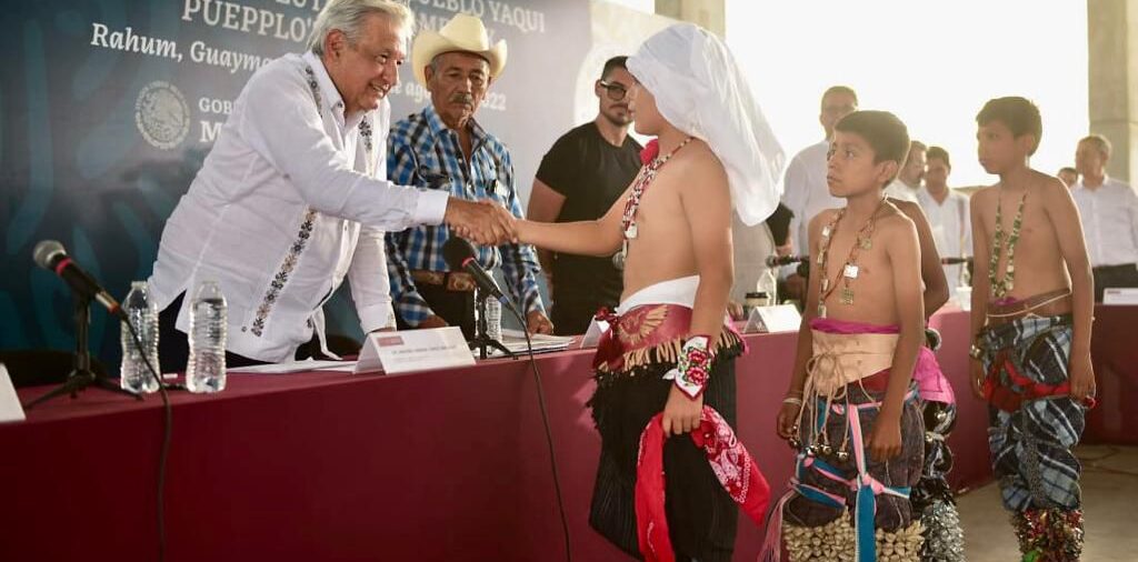 AMLO prometió más de 30 mil hectáreas al pueblo yaqui