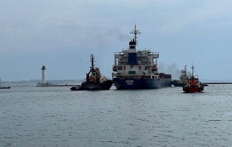 El primer buque que transporta cereales ucranianos desde la invasión de Rusia fue examinado en Turquía y sigue rumbo a Líbano