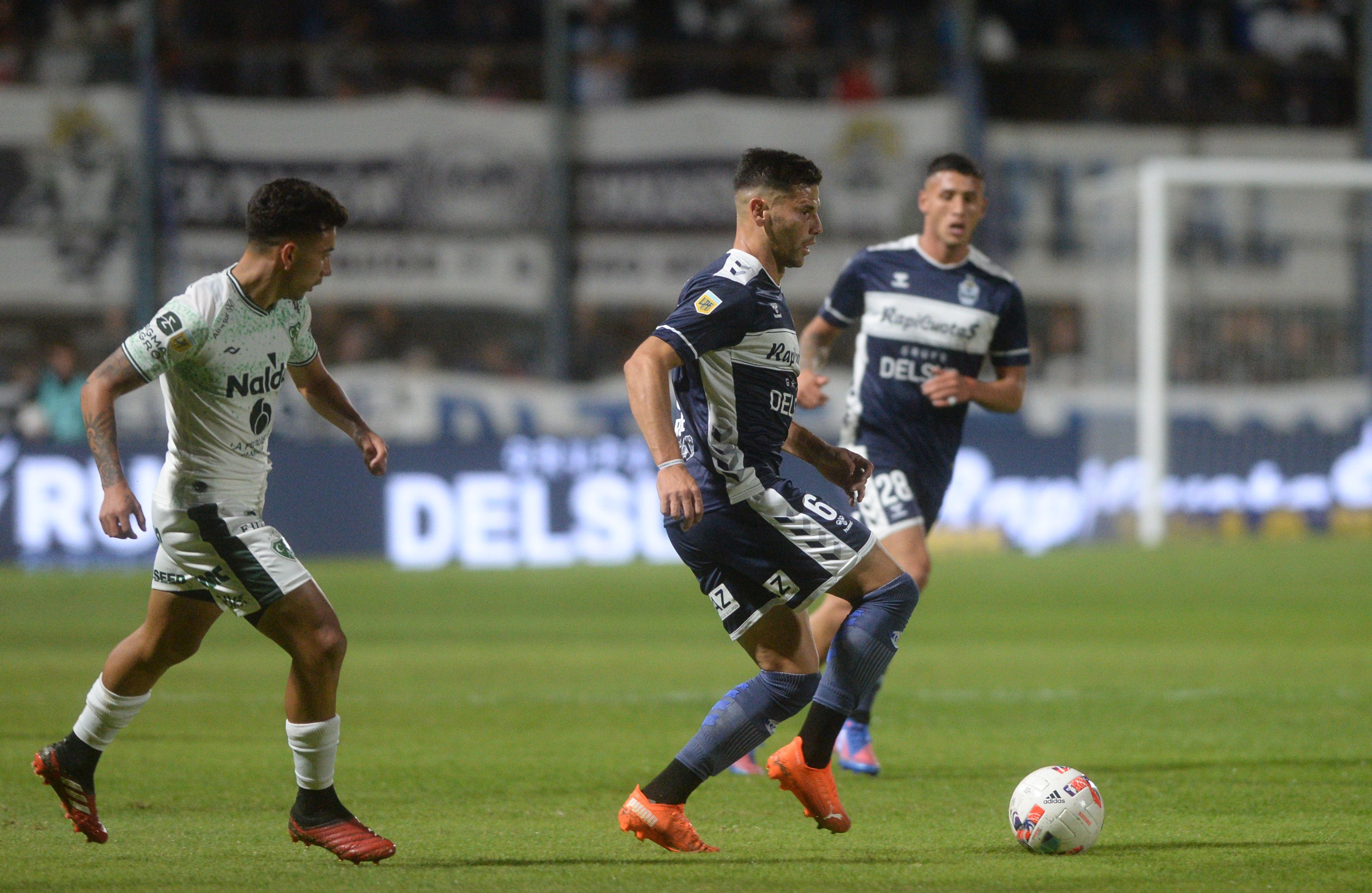 Gimnasia y Esgrima La Plata-Sarmiento de Junín, por la Copa de la Liga Profesional.