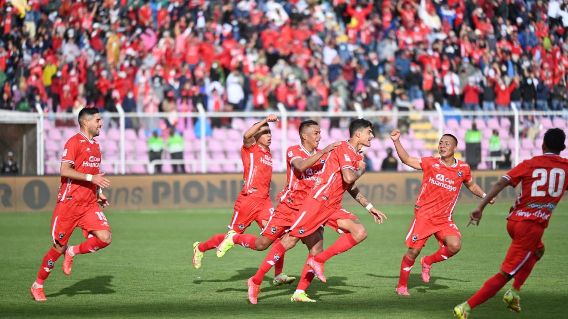 Beltrán anotó el 1-0 para Cienciano ante Universitario. Foto: Liga 1