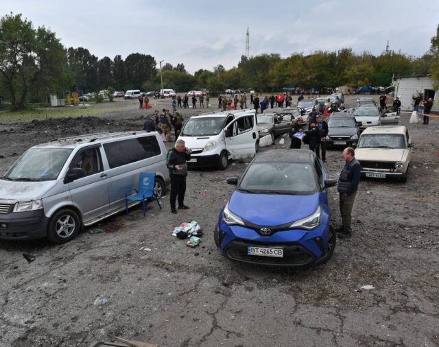 Al menos 23 civiles murieron durante un ataque ruso contra un convoy humanitario en Zaporizhzhia