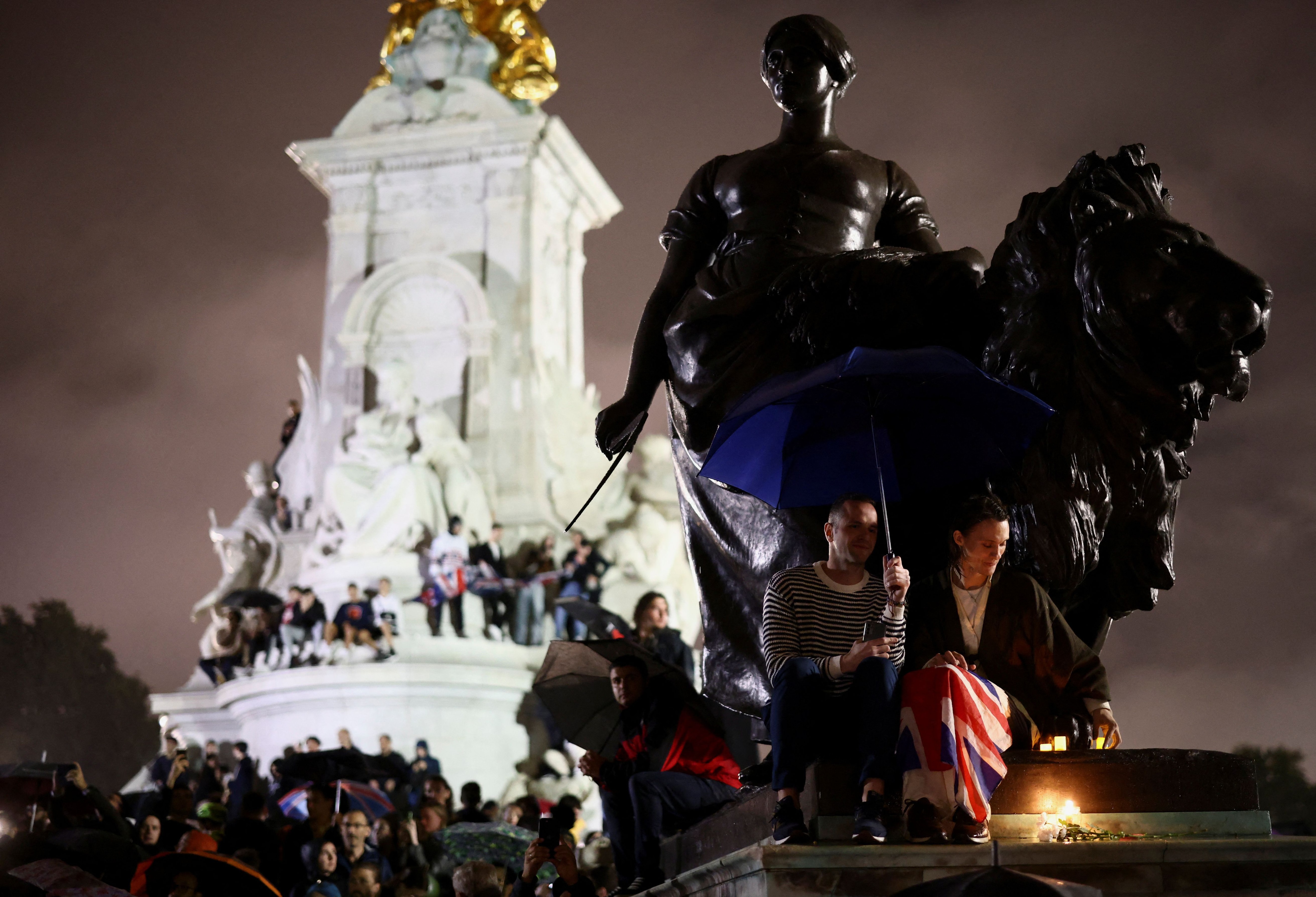 Los británicos se movilizaron a pesar de la lluvia y el mal tiempo en Londres (REUTERS/Henry Nicholls)