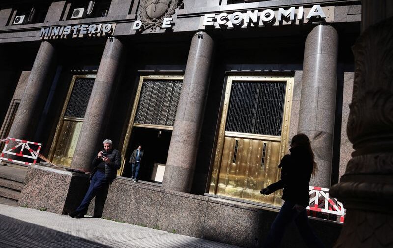 La deuda pública llegó al récord de USD 381.070 millones y, sumada a la del BCRA, ya representa más de 9 veces el préstamo del FMI