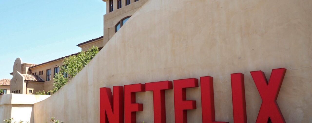 Las 10 series de Netflix en Uruguay para engancharse este día