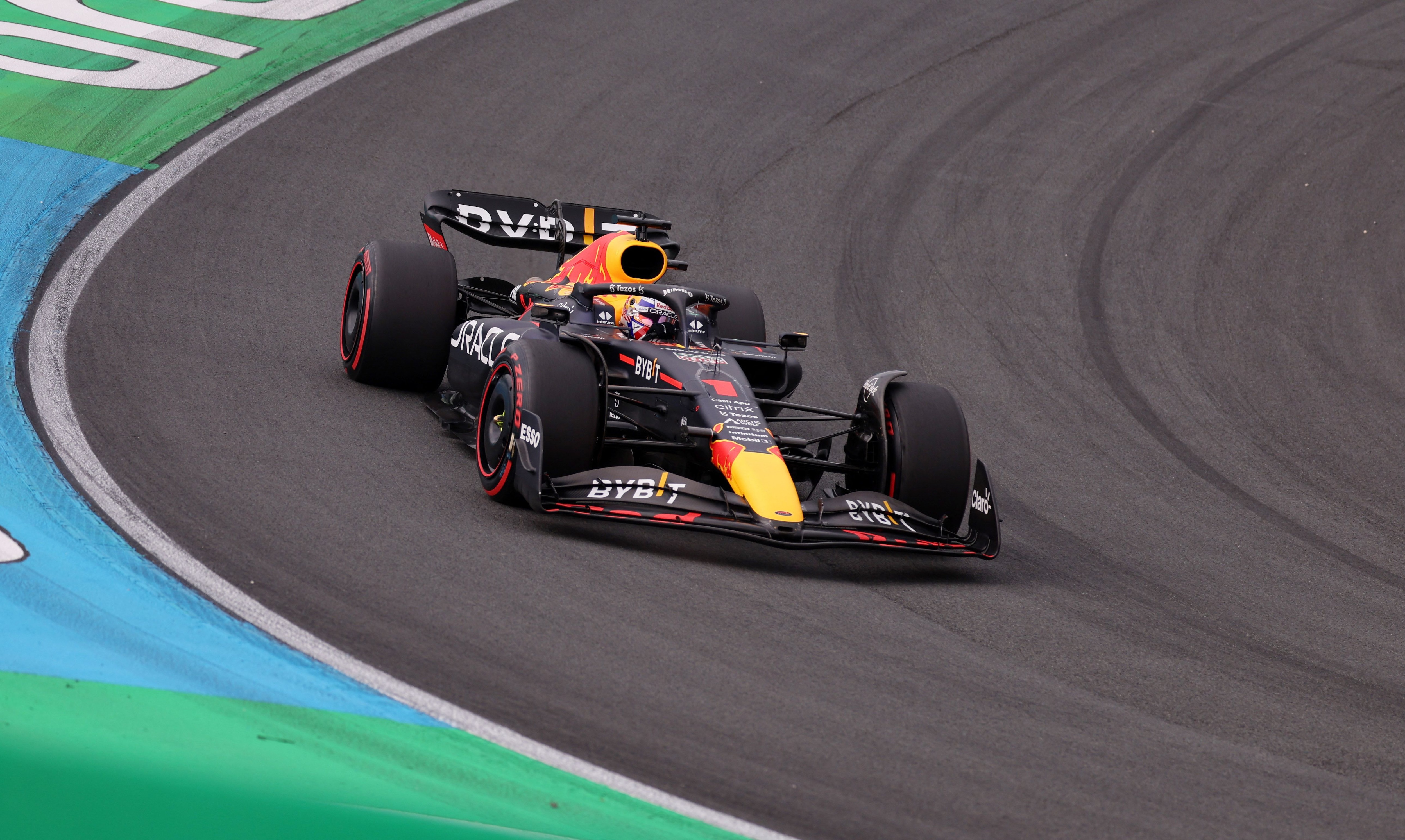 Formula One F1 - Dutch Grand Prix - Circuit Zandvoort, Zandvoort, Netherlands - September 4, 2022 Red Bull's Max Verstappen in action during the race REUTERS/Piroschka Van De Wouw