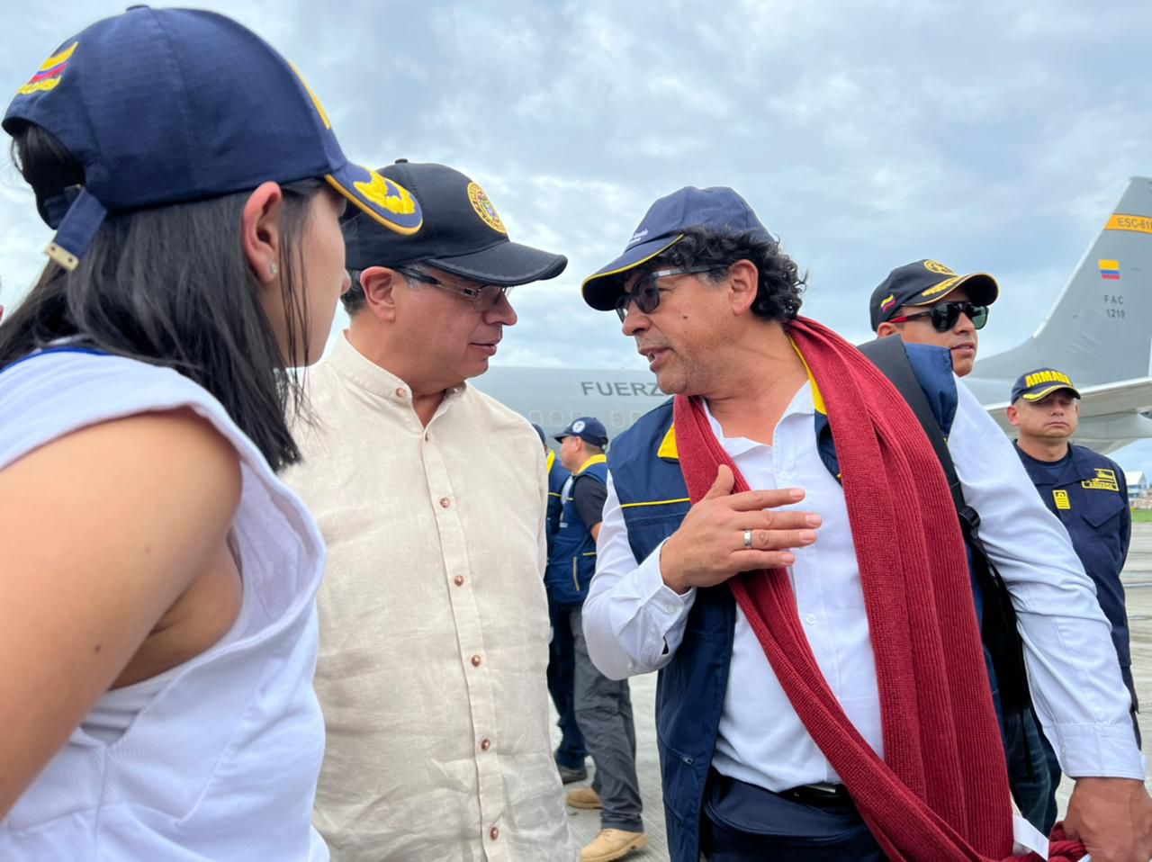Pasada la 1:30 de la tarde del domingo 9 de octubre, el presidente Gustavo Petro llegó a la isla de San Andrés para revisar el impacto del huracán Julia.
FOTO: Presidencia de Colombia