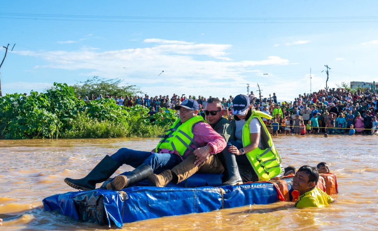 El presidente Gustavo Petro anunció un paquete de medidas para la población de Uribia, La Guajira, tras el paso de Julia.
FOTO: Presidencia de Colombia