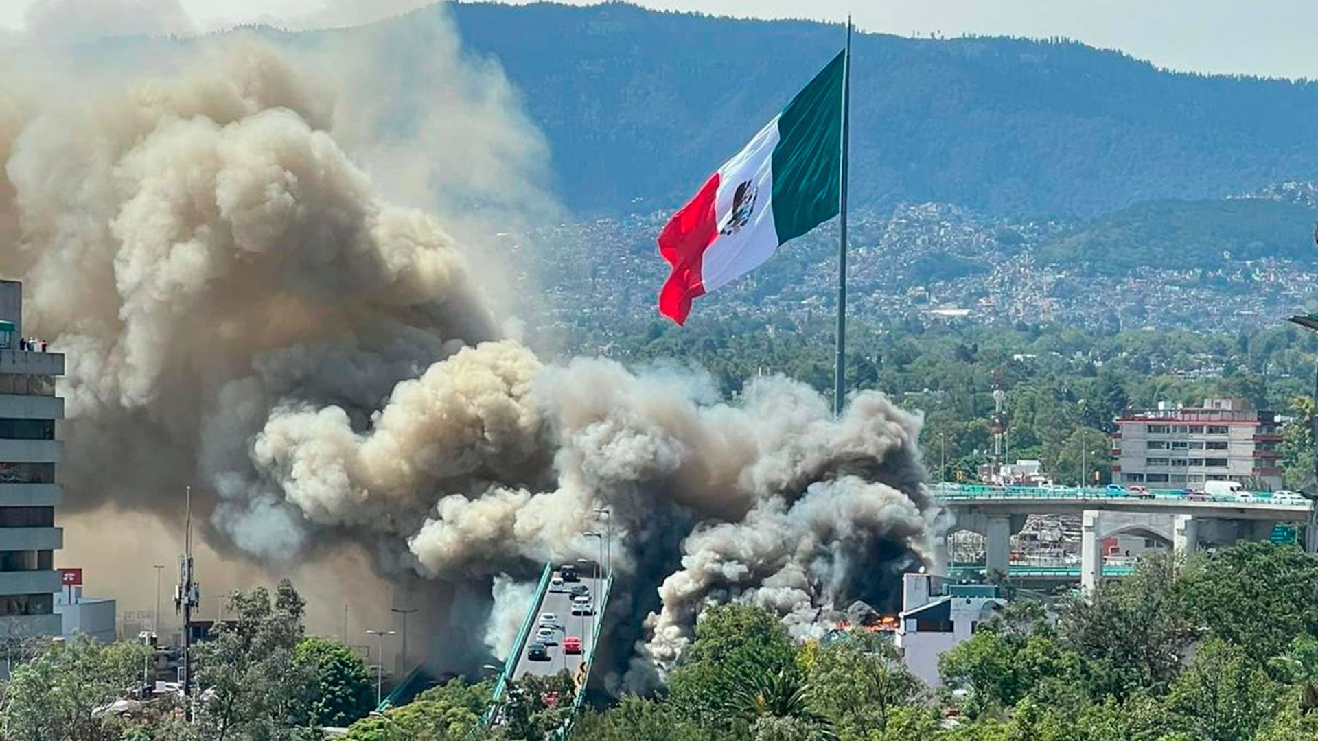 Las imágenes que dejó el incendio en Galerías el Triunfo