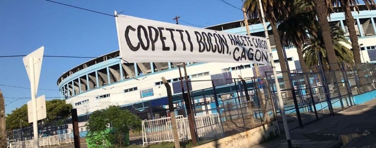 “Los cobardes no hacen la historia”: los pasacalles contra Copetti y el plantel de Racing que aparecieron en el Cilindro