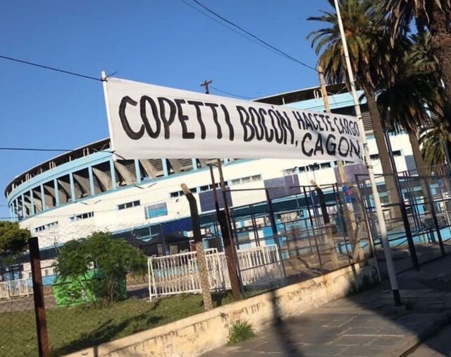 “Los cobardes no hacen la historia”: los pasacalles contra Copetti y el plantel de Racing que aparecieron en el Cilindro