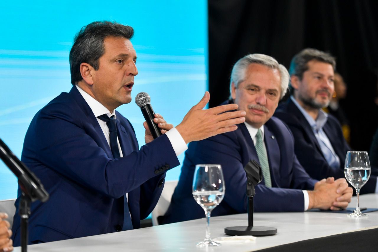Alberto Fernandez Sergio Massa Matias Lammens clubes de barrio subsidios