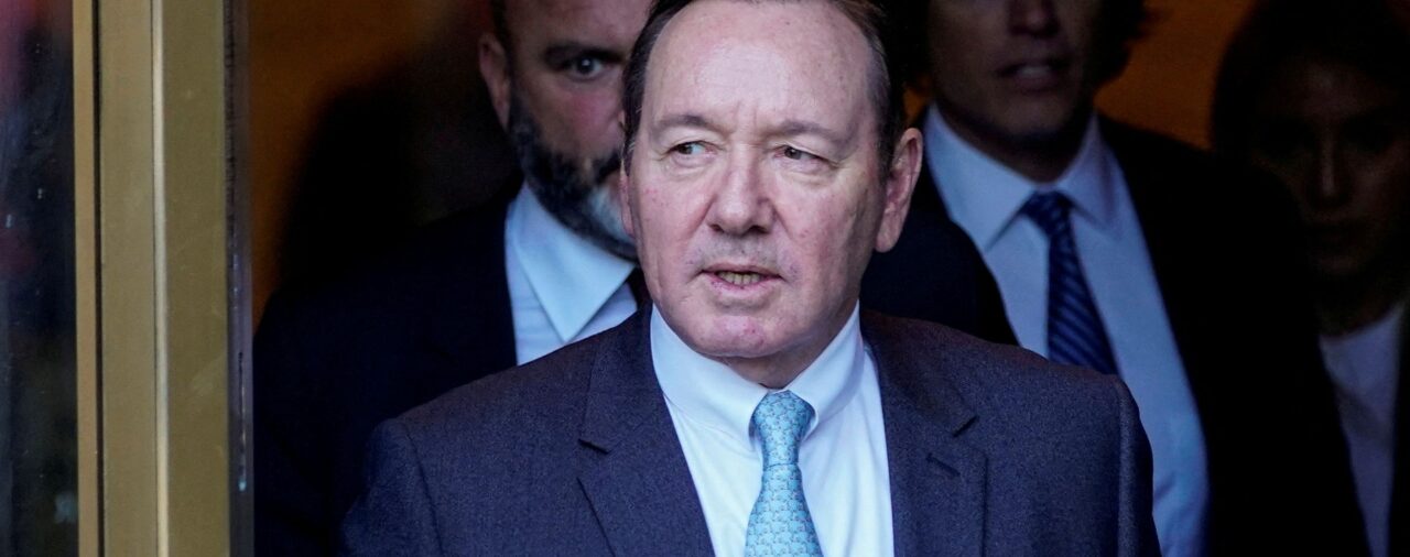 Un testigo del juicio a Kevin Spacey acusó al actor de haberlo agredido sexualmente en 1981
