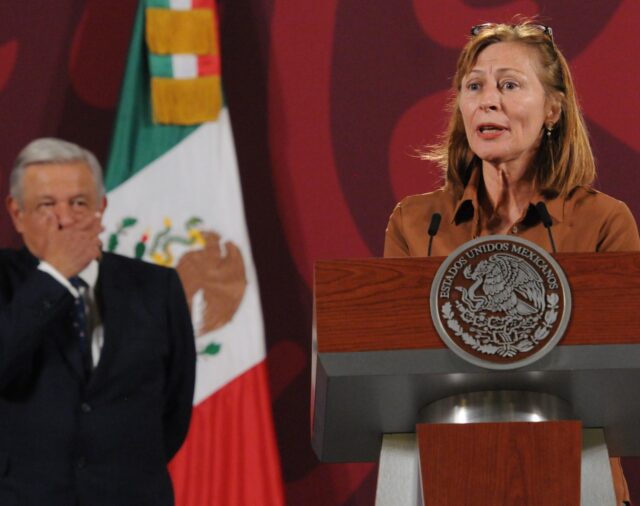 “Una jauría rodea al presidente”, reveló Tatiana Clouthier y AMLO le respondió