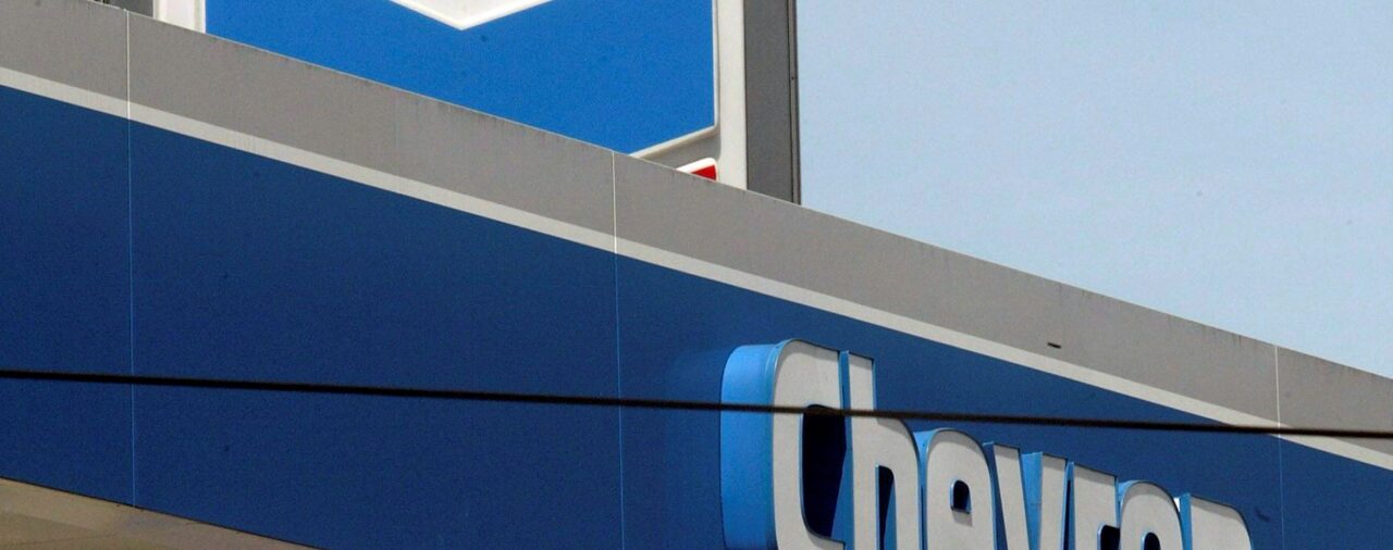 EEUU autorizó a Chevron a retomar parcialmente sus actividades en Venezuela