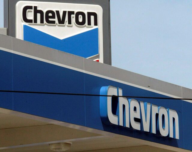 EEUU autorizó a Chevron a retomar parcialmente sus actividades en Venezuela