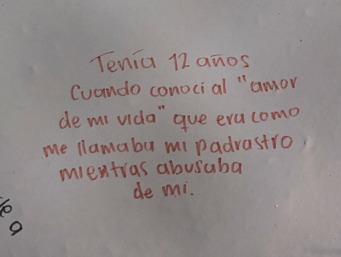 Mujer cuenta su historia de abuso sexual en el 25N. (Twitter, @SomosJacarandas)
