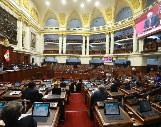 Pleno del Congreso rechazó viaje de Pedro Castillo a México, pero autorizó salida a Chile