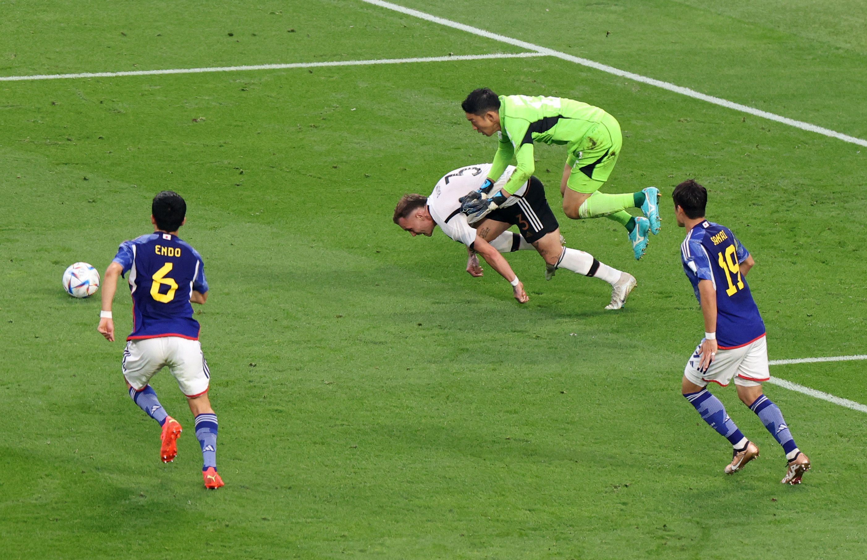 La infracción contra David Raum que derivó en el penal para Alemania (REUTERS/Molly Darlington)