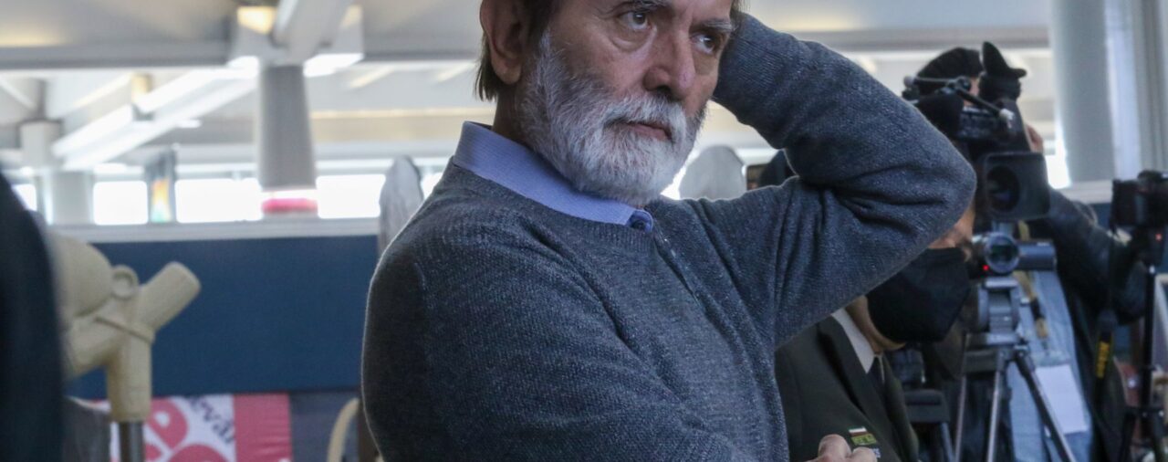 “Árbitro al servicio de la derecha”: Epigmenio Ibarra apoyó las críticas de Claudia Sheinbaum al INE