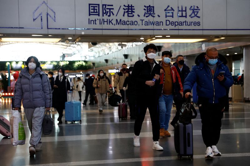 EEUU considera imponer nuevas normas a pasajeros provenientes de China tras la relajación de las medidas anticovid. (REUTERS/Tingshu Wang)