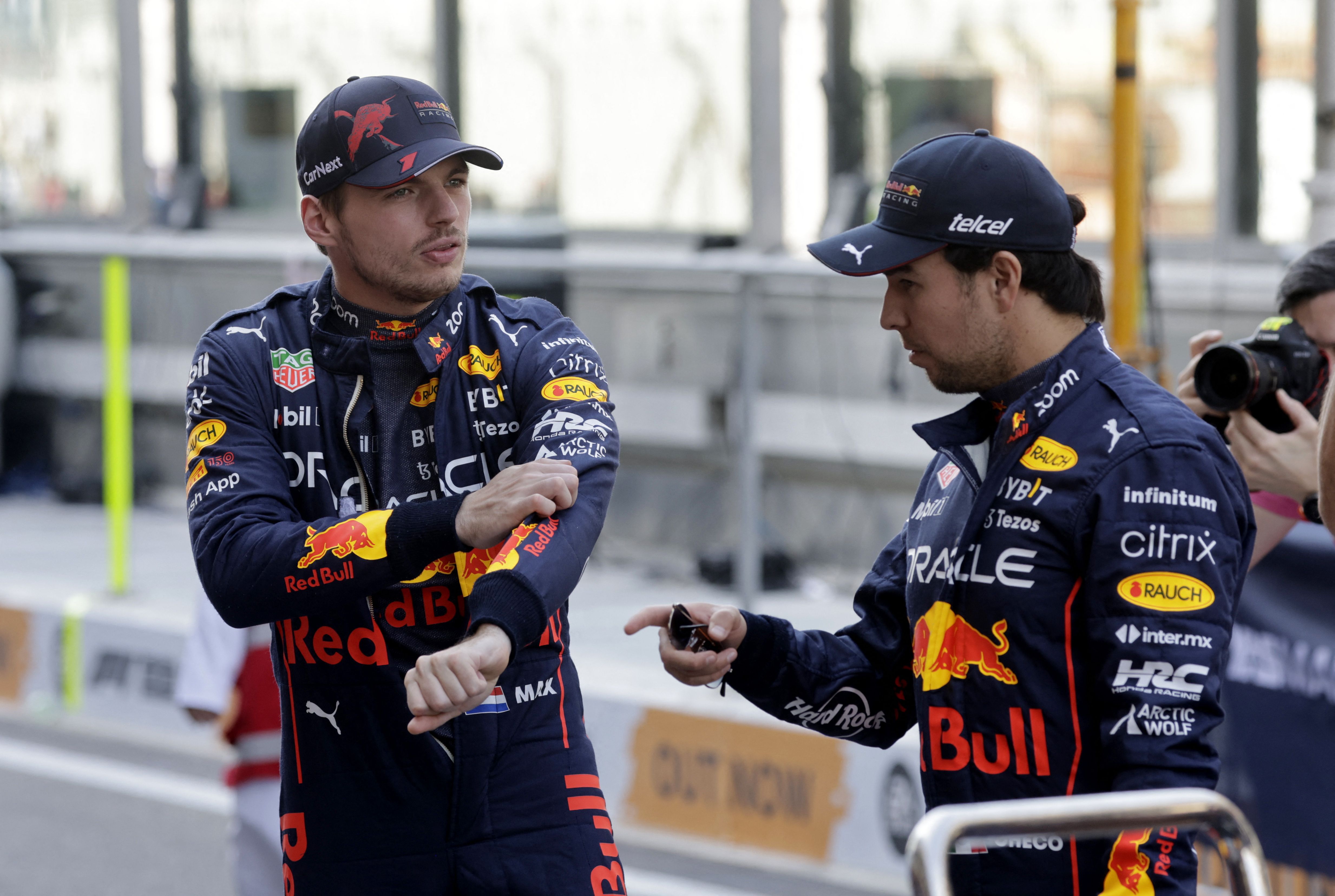 Sergio Pérez y Max Verstappen acentuaron sus diferencias en el GP de Brasil (REUTERS/Leonhard Foeger)