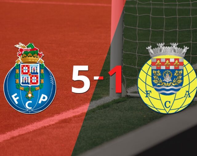 Porto aplastó a Arouca con hat-trick de Mehdi Taremi